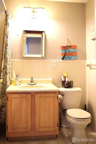 168 Vasser Drive, Piscataway, NJ 08854