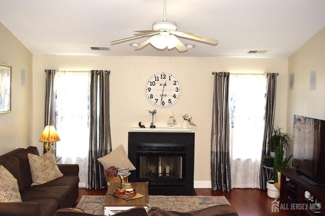 168 Vasser Drive, Piscataway, NJ 08854