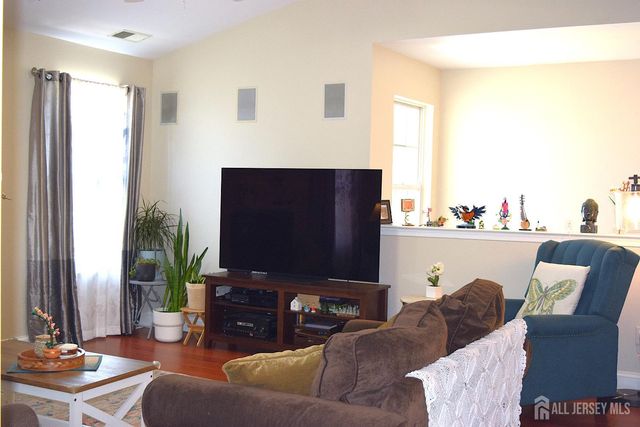 168 Vasser Drive, Piscataway, NJ 08854