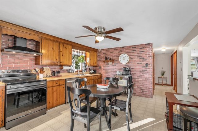 41 Alma Street, Lowell, MA 01854