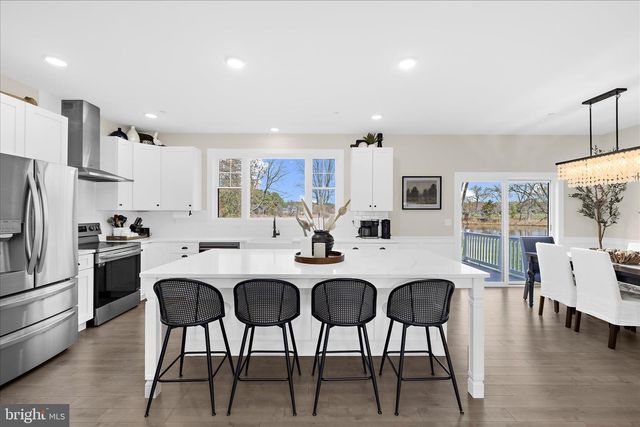 122 N LAKE DR, Stevensville, MD 21666