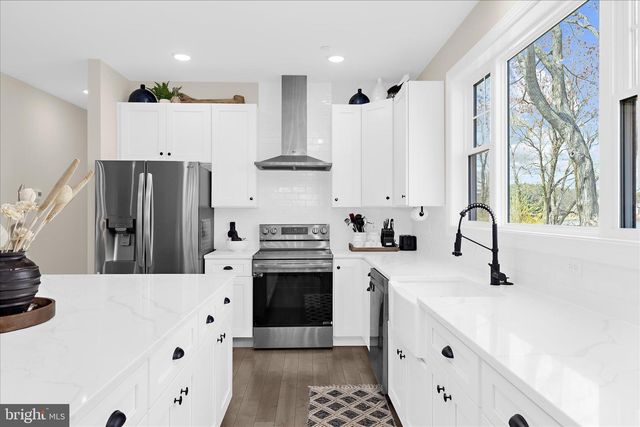 122 N LAKE DR, Stevensville, MD 21666