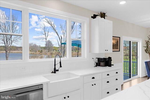 122 N LAKE DR, Stevensville, MD 21666