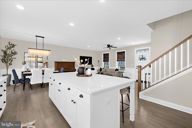 122 N LAKE DR, Stevensville, MD 21666