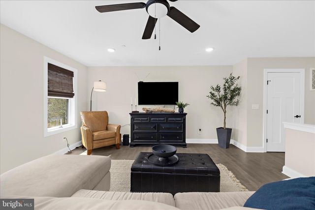 122 N LAKE DR, Stevensville, MD 21666