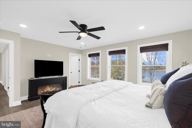 122 N LAKE DR, Stevensville, MD 21666