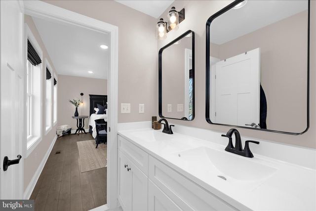 122 N LAKE DR, Stevensville, MD 21666