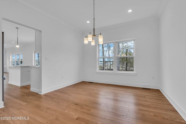 37 Pennsylvania Avenue, Waretown, NJ 08758