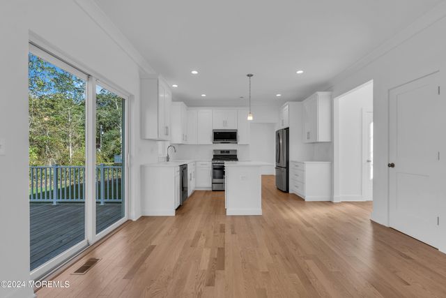 37 Pennsylvania Avenue, Waretown, NJ 08758