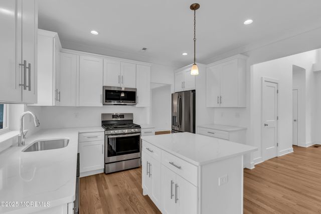 37 Pennsylvania Avenue, Waretown, NJ 08758