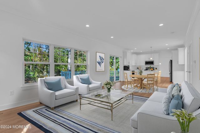 37 Pennsylvania Avenue, Waretown, NJ 08758