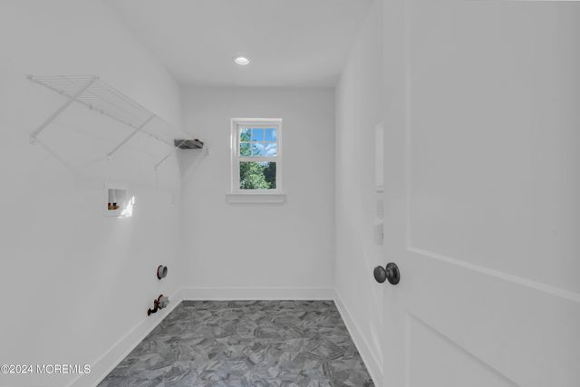 37 Pennsylvania Avenue, Waretown, NJ 08758