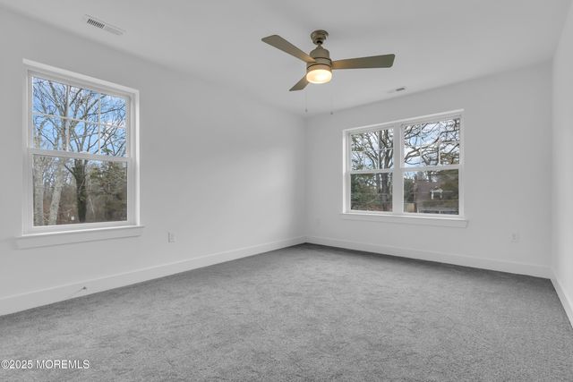 37 Pennsylvania Avenue, Waretown, NJ 08758