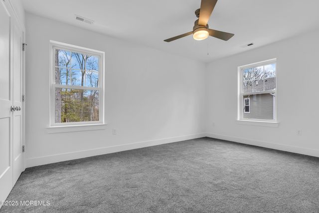 37 Pennsylvania Avenue, Waretown, NJ 08758