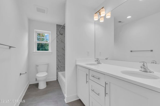 37 Pennsylvania Avenue, Waretown, NJ 08758