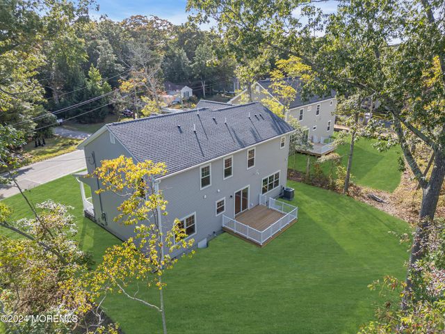 37 Pennsylvania Avenue, Waretown, NJ 08758