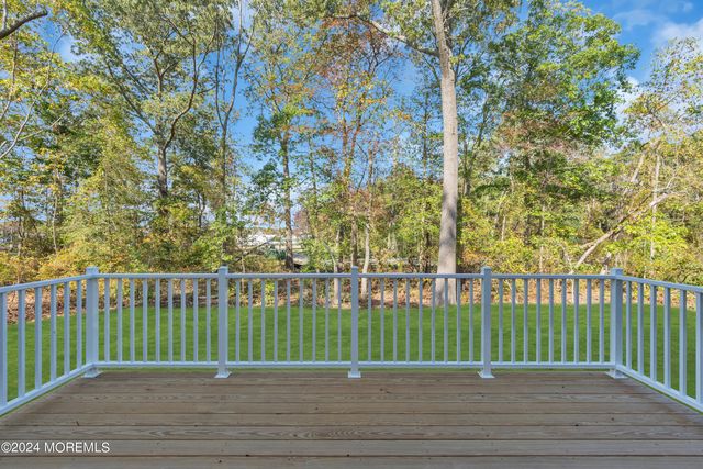 37 Pennsylvania Avenue, Waretown, NJ 08758