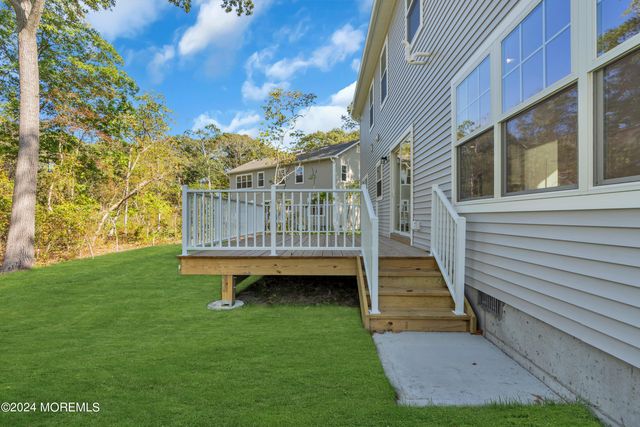 37 Pennsylvania Avenue, Waretown, NJ 08758