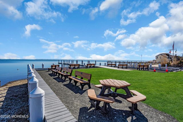 37 Pennsylvania Avenue, Waretown, NJ 08758