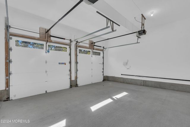 37 Pennsylvania Avenue, Waretown, NJ 08758