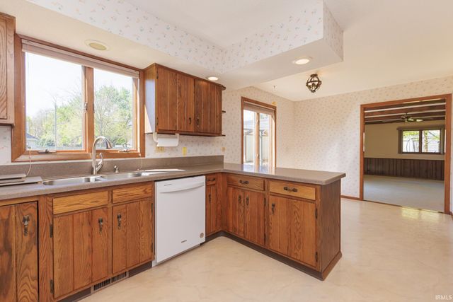 3909 W Thornburg Drive, Muncie, IN 47304