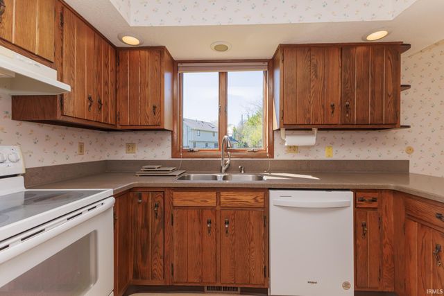 3909 W Thornburg Drive, Muncie, IN 47304