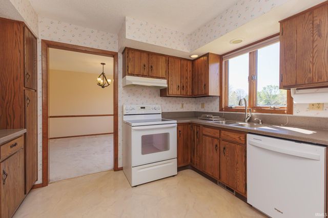 3909 W Thornburg Drive, Muncie, IN 47304