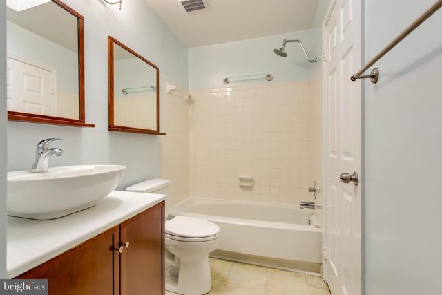 21 FERGUSON CT, Sterling, VA 20165