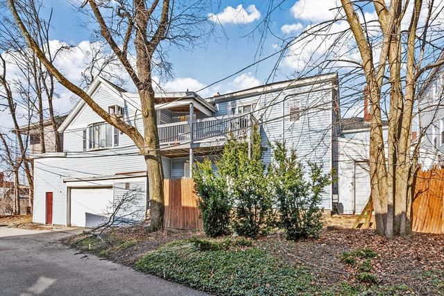 3 Chelsea St, Worcester, MA 01610