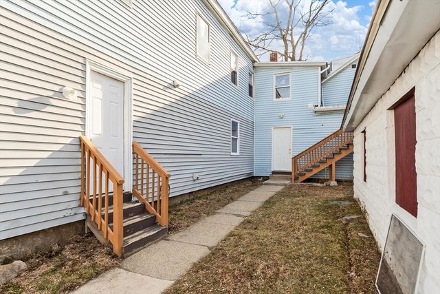 3 Chelsea St, Worcester, MA 01610