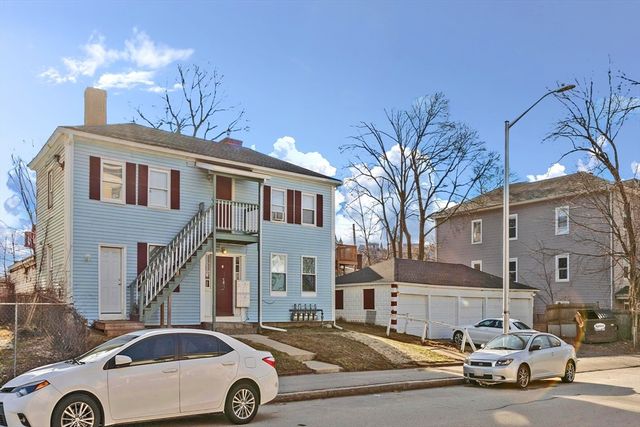 3 Chelsea St, Worcester, MA 01610