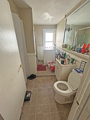 3 Chelsea St, Worcester, MA 01610