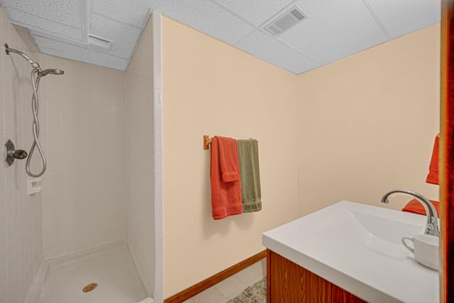 130 Wheatridge Road, Valparaiso, IN 46385