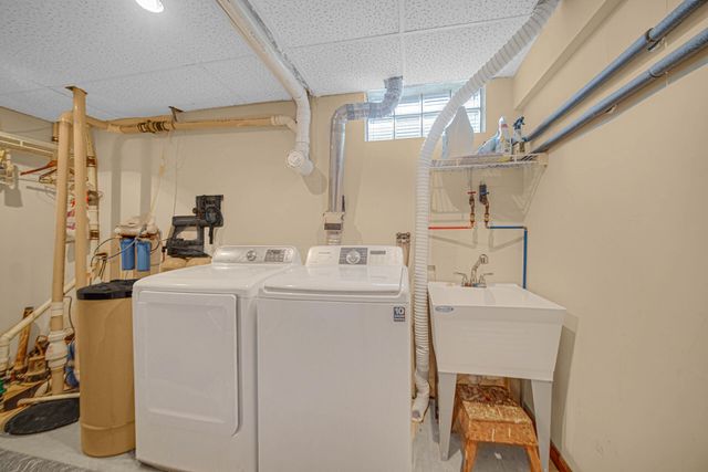 130 Wheatridge Road, Valparaiso, IN 46385