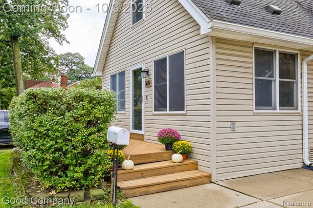 364 E Hazelhurst Street, Ferndale, MI 48220