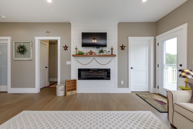 416 Blane Circle, Pembroke, NH 03275