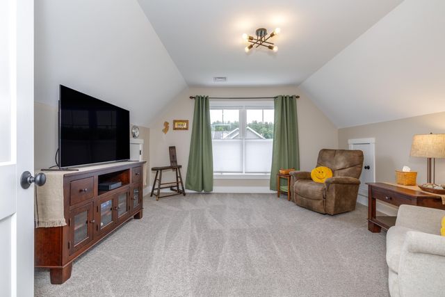 416 Blane Circle, Pembroke, NH 03275