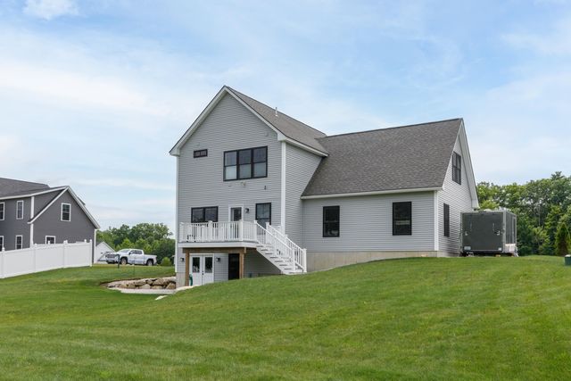 416 Blane Circle, Pembroke, NH 03275
