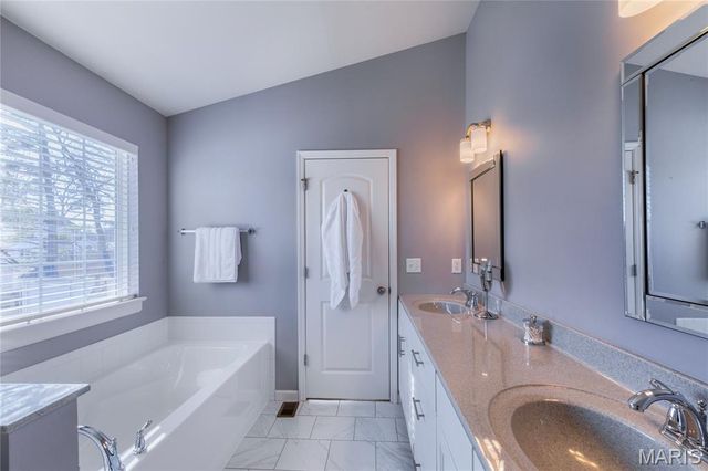 424 Julian Place, Kirkwood, MO 63122