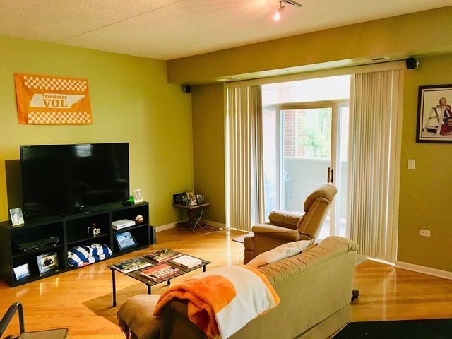 77 N Quentin Road 202, Palatine, IL 60067