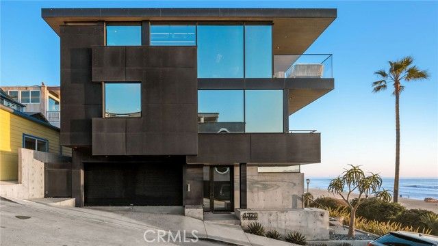 4320 The Strand, Manhattan Beach, CA 90266