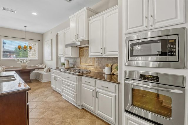 18 Wyndehaven Lakes Drive, Katy, TX 77494