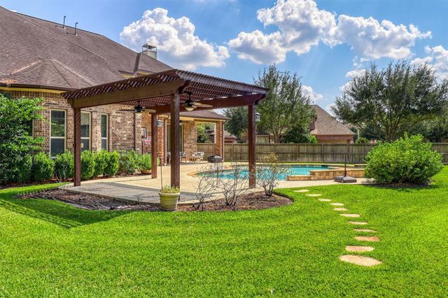18 Wyndehaven Lakes Drive, Katy, TX 77494
