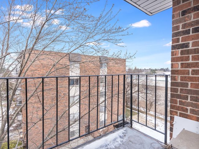 4721 Saint Joseph Creek Road 5F, Lisle, IL 60532