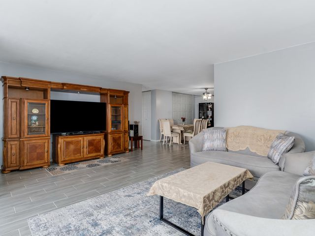 4721 Saint Joseph Creek Road 5F, Lisle, IL 60532