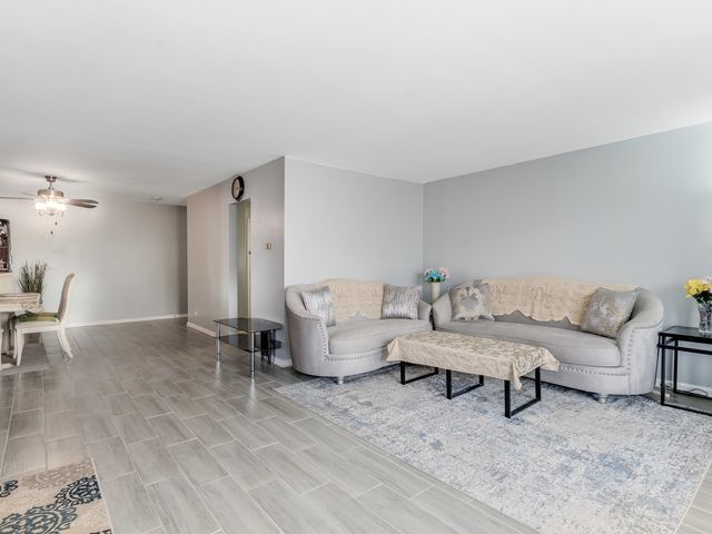 4721 Saint Joseph Creek Road 5F, Lisle, IL 60532