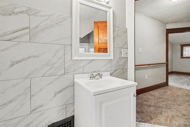 320 Cesar E Chavez Avenue, Pontiac, MI 48342