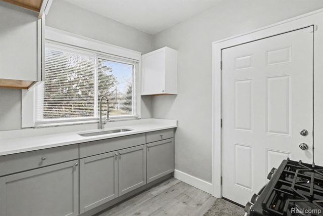 320 Cesar E Chavez Avenue, Pontiac, MI 48342