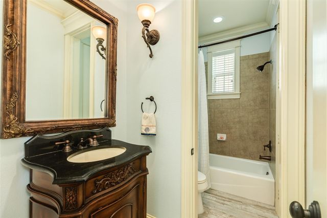 6 Criolla Court, Galveston, TX 77554