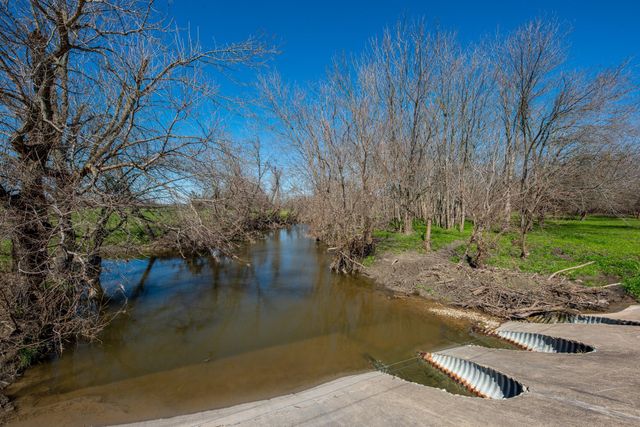 901 County Road 398, Taylor, TX 76574